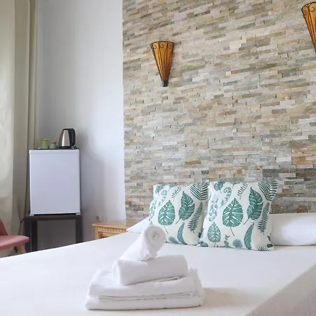 La Paloma Ii בית הארחה 3*