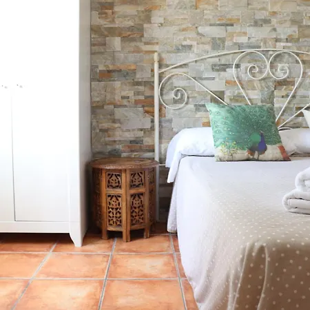 La Paloma Ii בית הארחה 3*