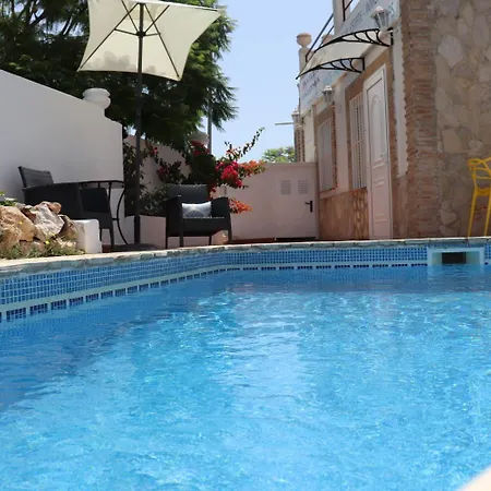 La Paloma Ii בית הארחה 3*